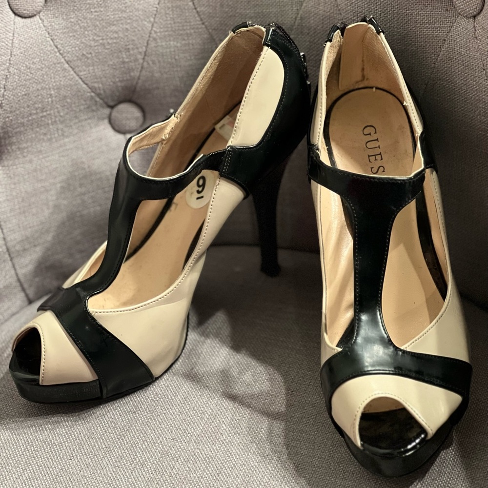 [FINAL PRICE] PRICED TO SELL Guess - Black & Cream Peep Toe Heels